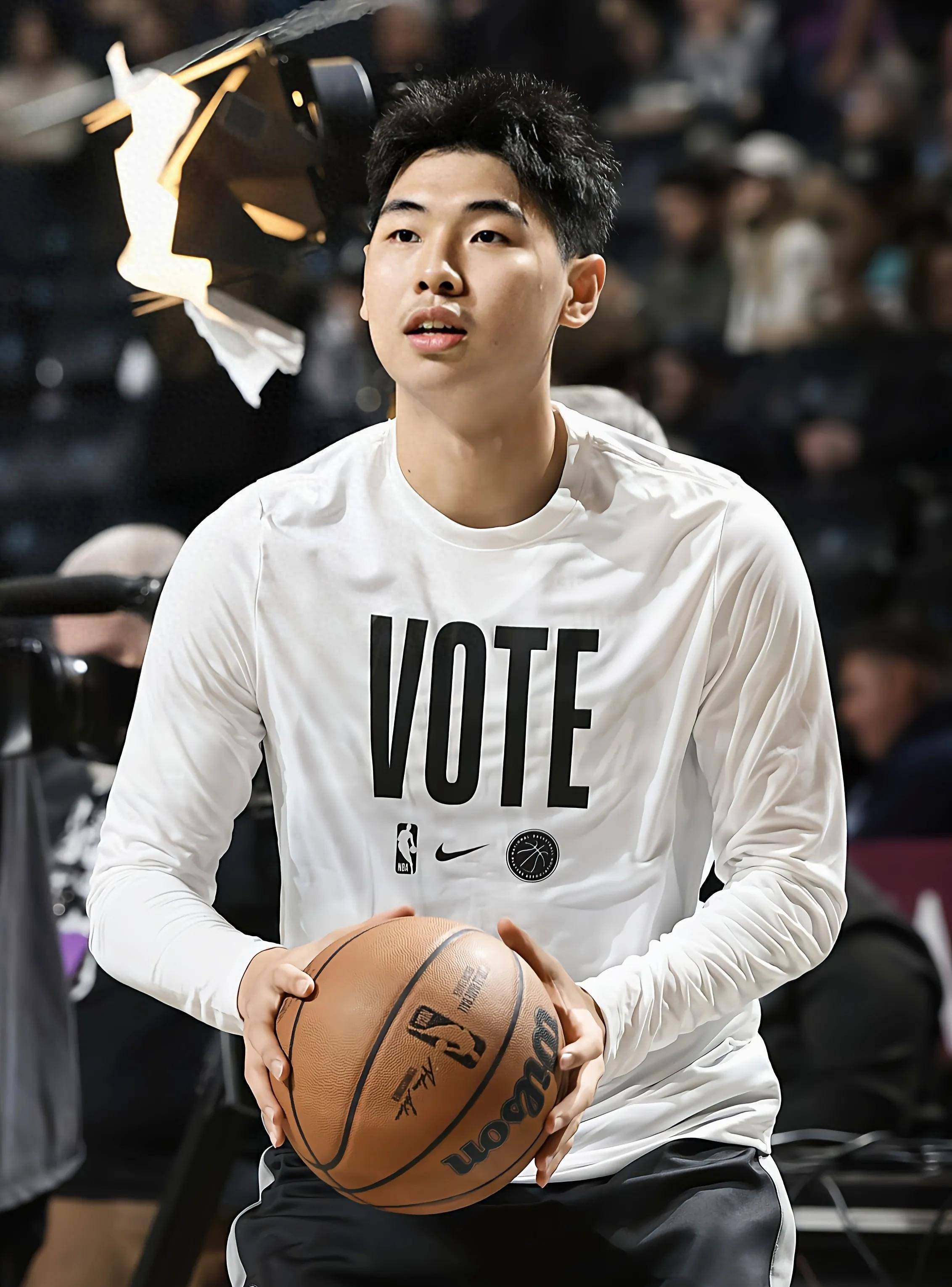 爱游戏APP-包含里程碑夜！广东宏远调整名单；NBA季后赛赛后刷纪录；信心回归；纪律约束更严格的词条